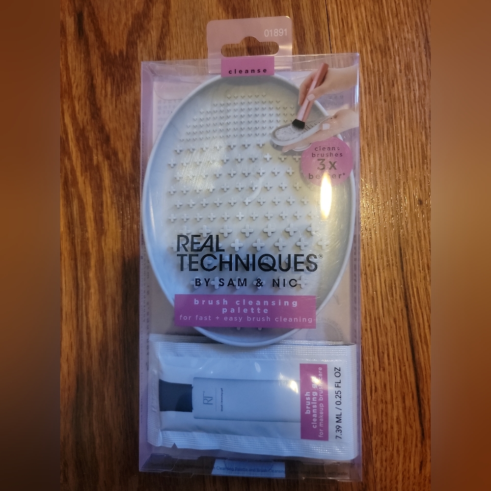 Real Techniques By Sam Nic Brush Cleansing Palette + Cleansing Gel (01891) Gray